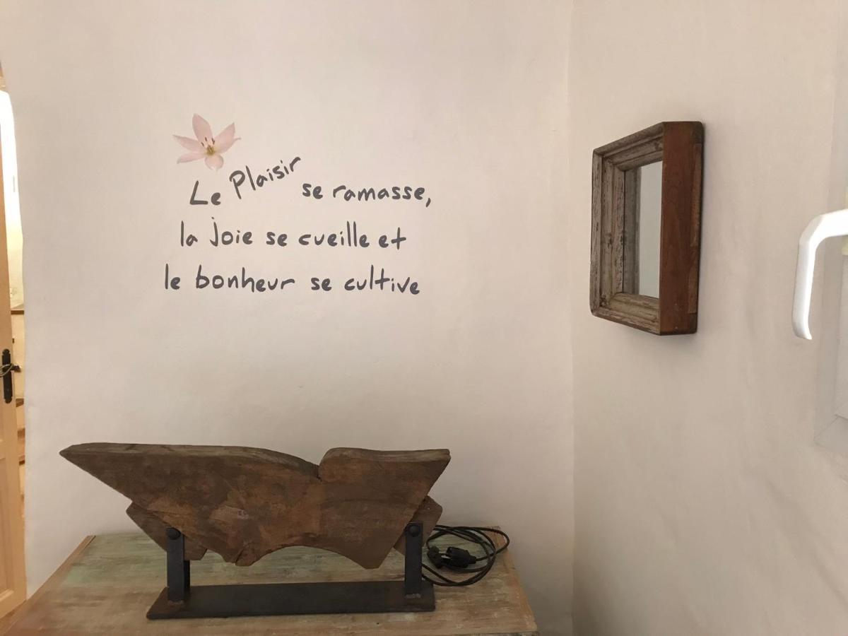 Les Gouts Et Les Couleurs Aparthotel Cucuron Exterior foto
