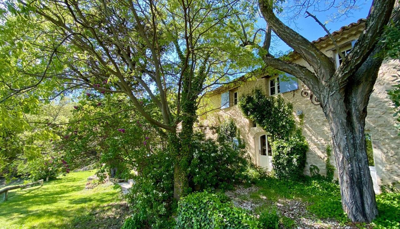 Les Gouts Et Les Couleurs Aparthotel Cucuron Exterior foto