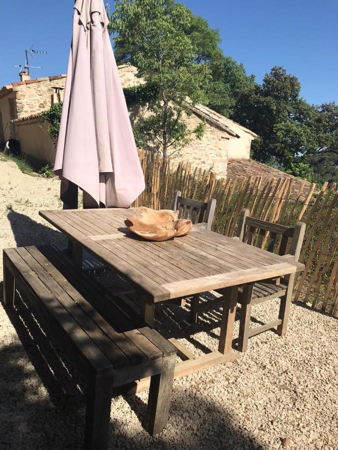 Les Gouts Et Les Couleurs Aparthotel Cucuron Exterior foto