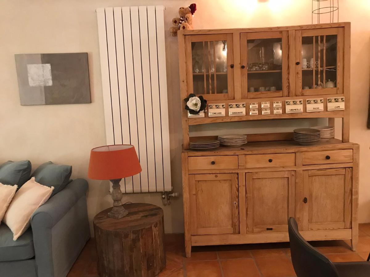 Les Gouts Et Les Couleurs Aparthotel Cucuron Exterior foto